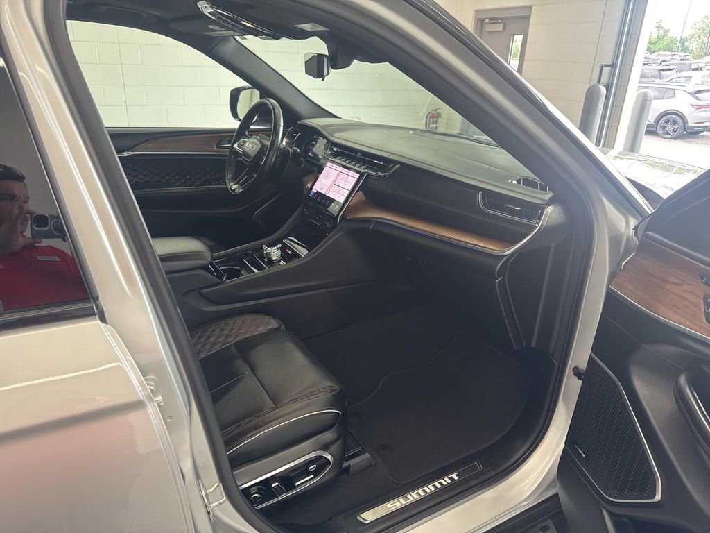 Used 2023 Jeep Grand Cherokee L Summit w/ Advanced Protech Group IV image 9
