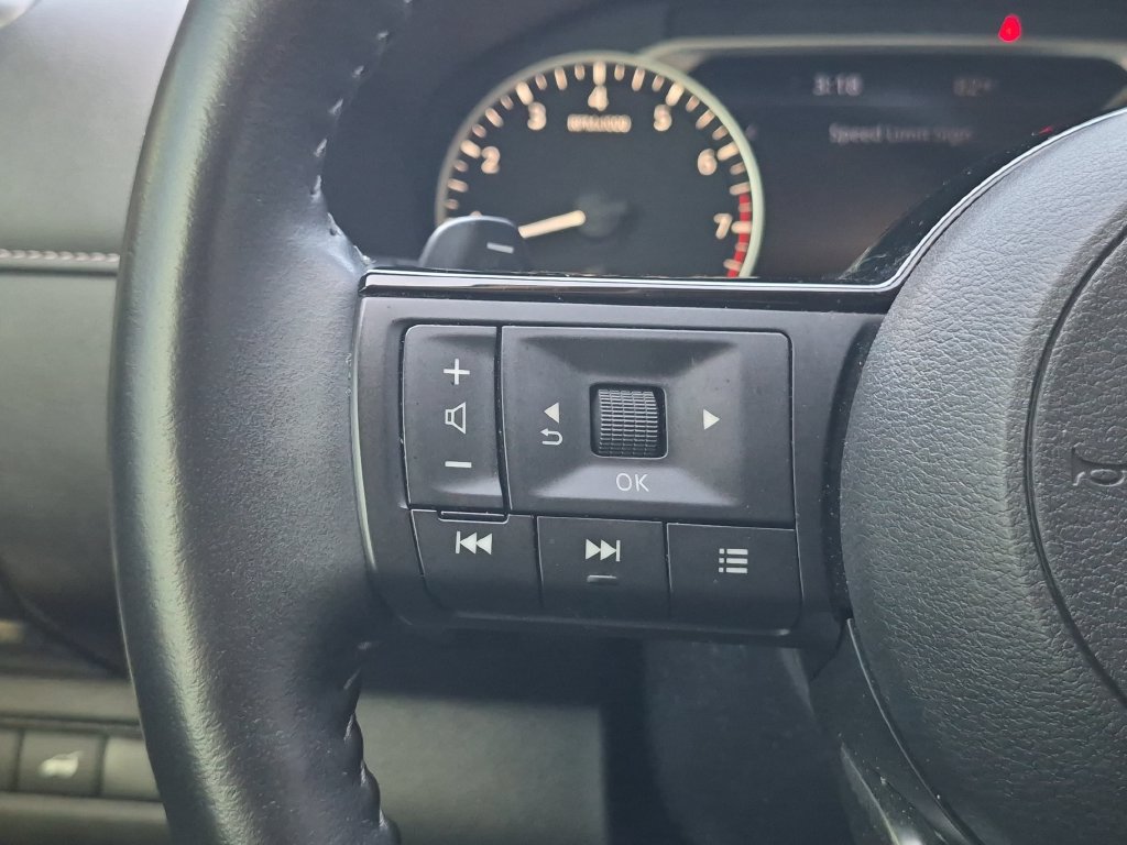 Used 2024 Nissan Pathfinder SL w/ Black Appearance Package FWD image 18