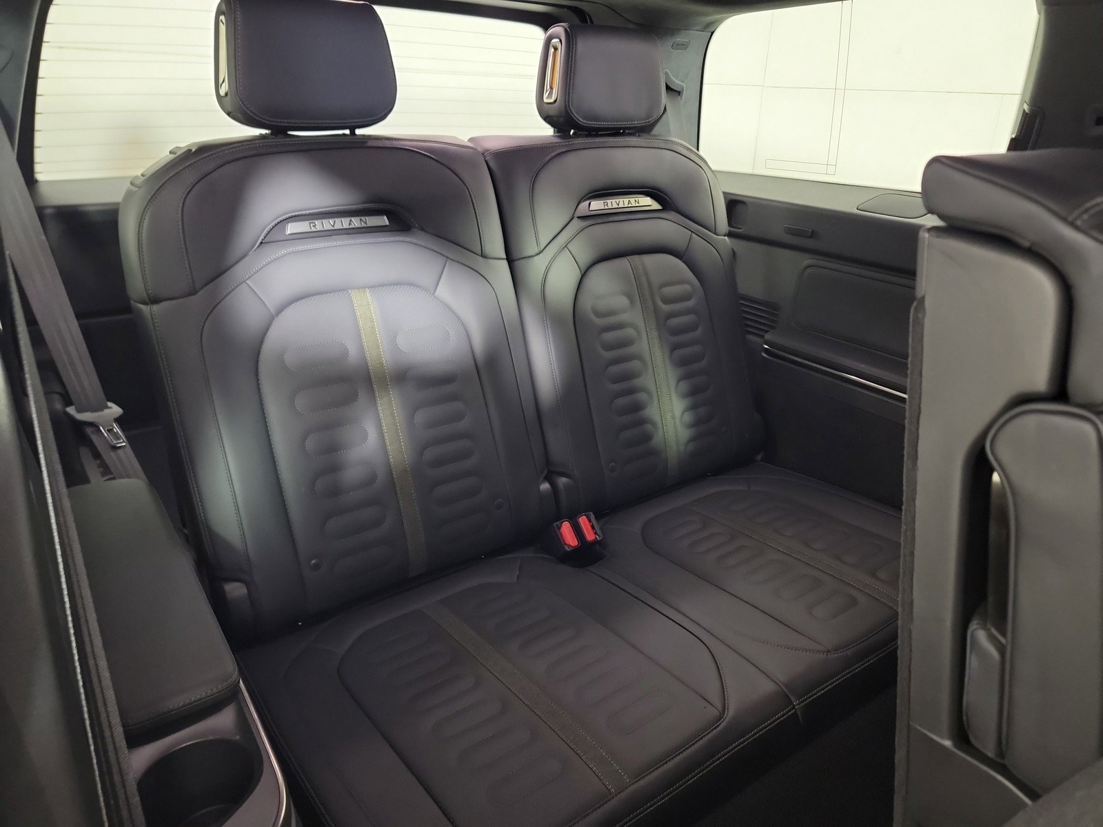 Used 2024 Rivian R1S Adventure AWD/4WD image 25