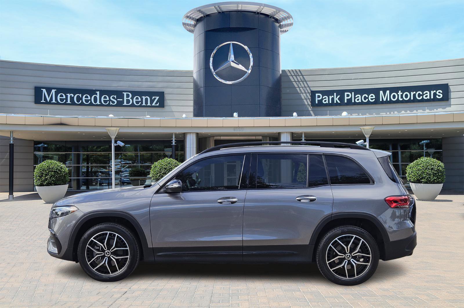 Certified 2023 Mercedes-Benz EQB 300 4MATIC image 3