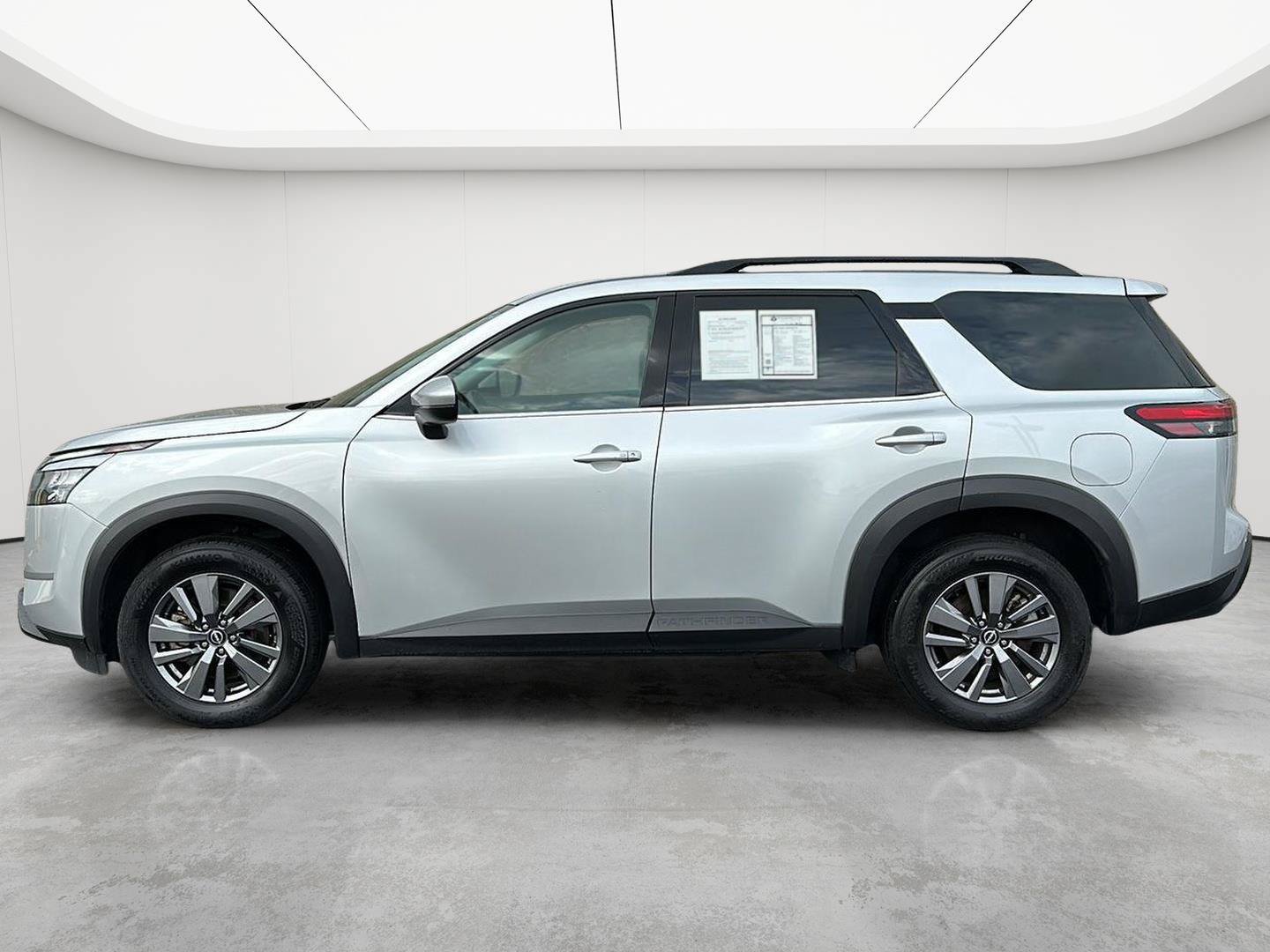 Used 2025 Nissan Pathfinder SV AWD/4WD image 36