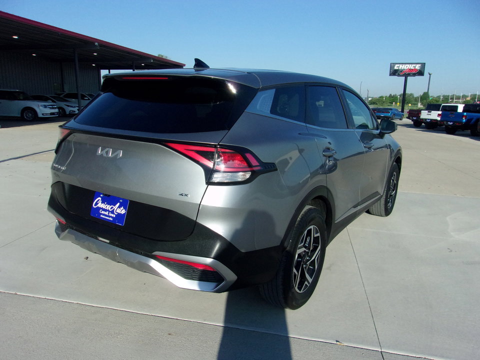 Used 2023 Kia Sportage LX image 3