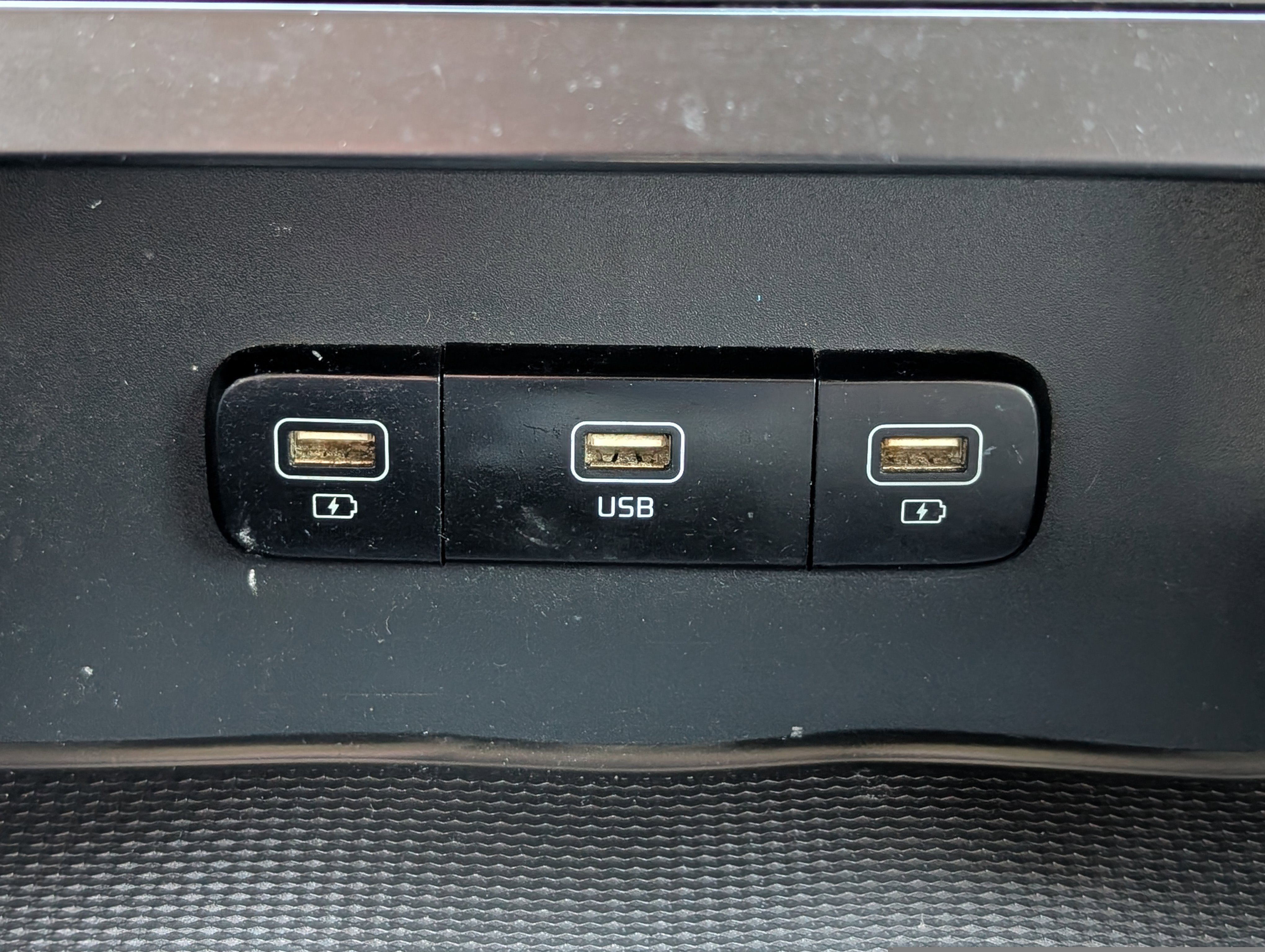 Used 2023 Kia Carnival LX image 19