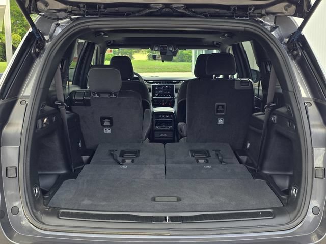 Used 2025 Jeep Grand Cherokee L Laredo RWD image 9