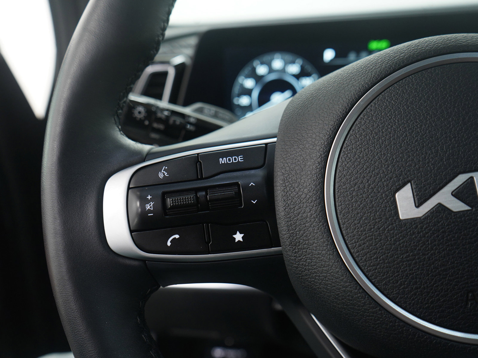 Used 2025 Kia Sportage SX image 28