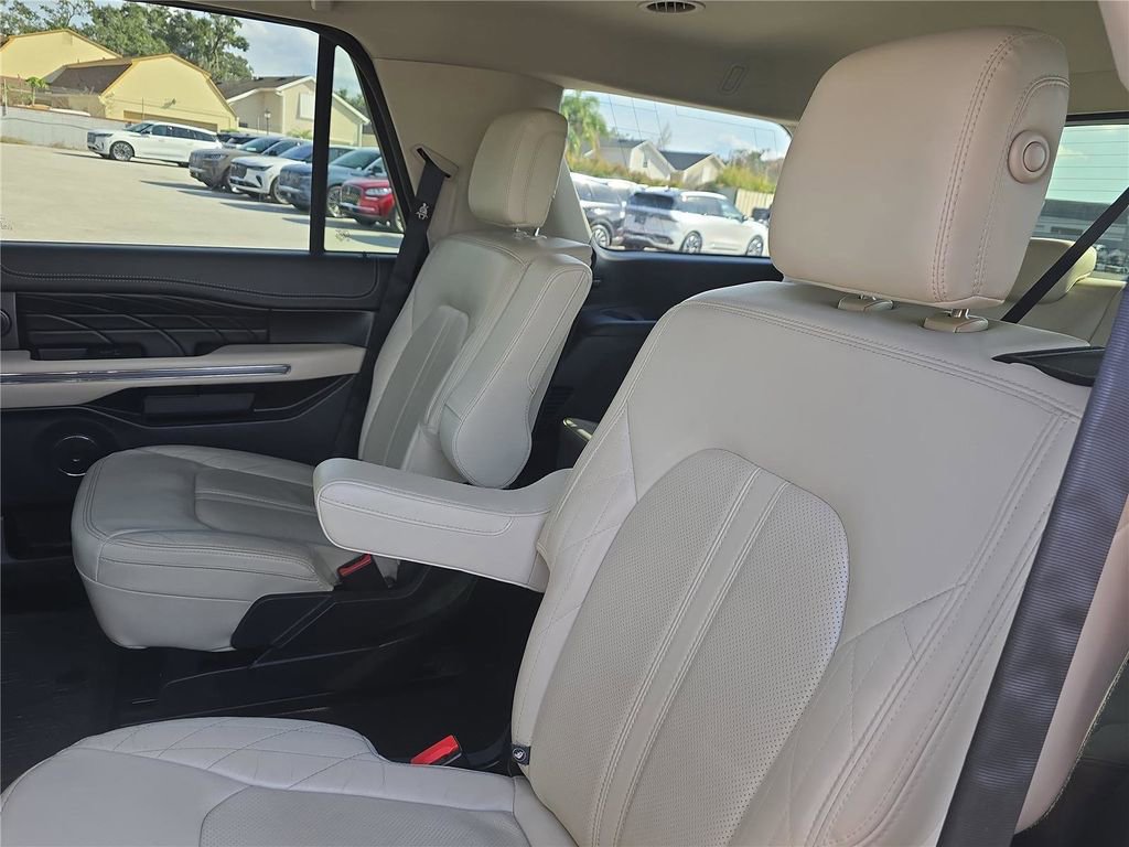Used 2020 Ford Expedition Platinum image 11