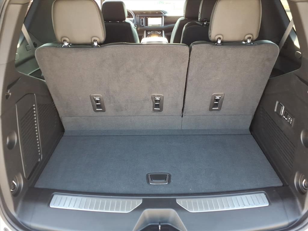 Used 2023 GMC Yukon Denali AWD/4WD image 17