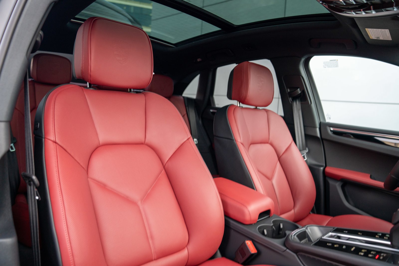 New 2026 Porsche Macan Turbo AWD/4WD image 28