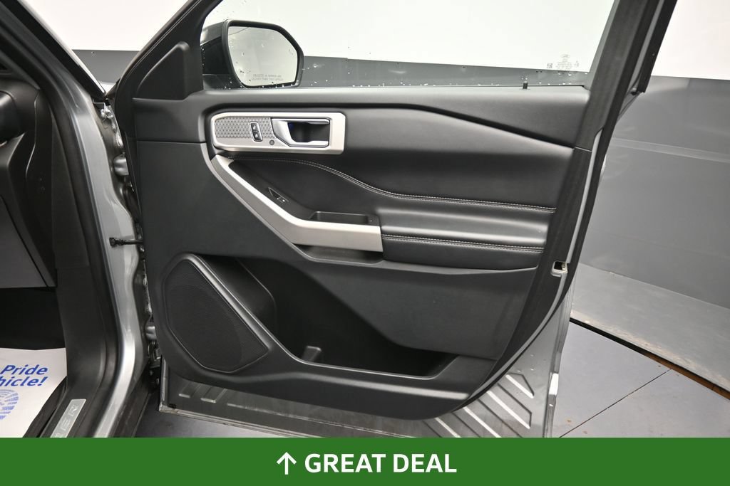 Used 2022 Ford Explorer Limited w/ Equipment Group 301A AWD/4WD image 21