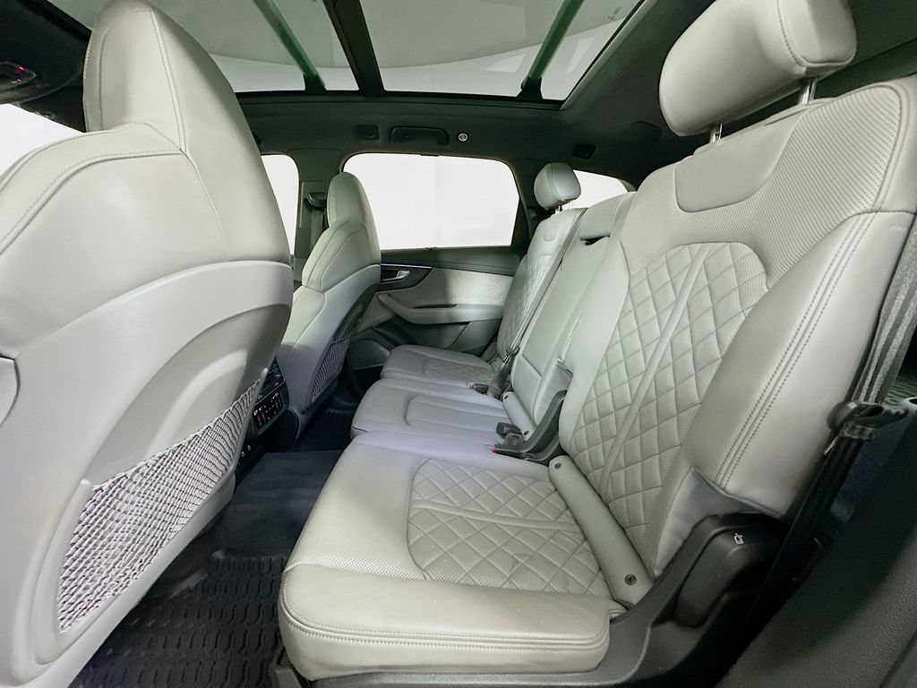 Used 2023 Audi SQ7 Prestige w/ Prestige Package AWD/4WD image 4