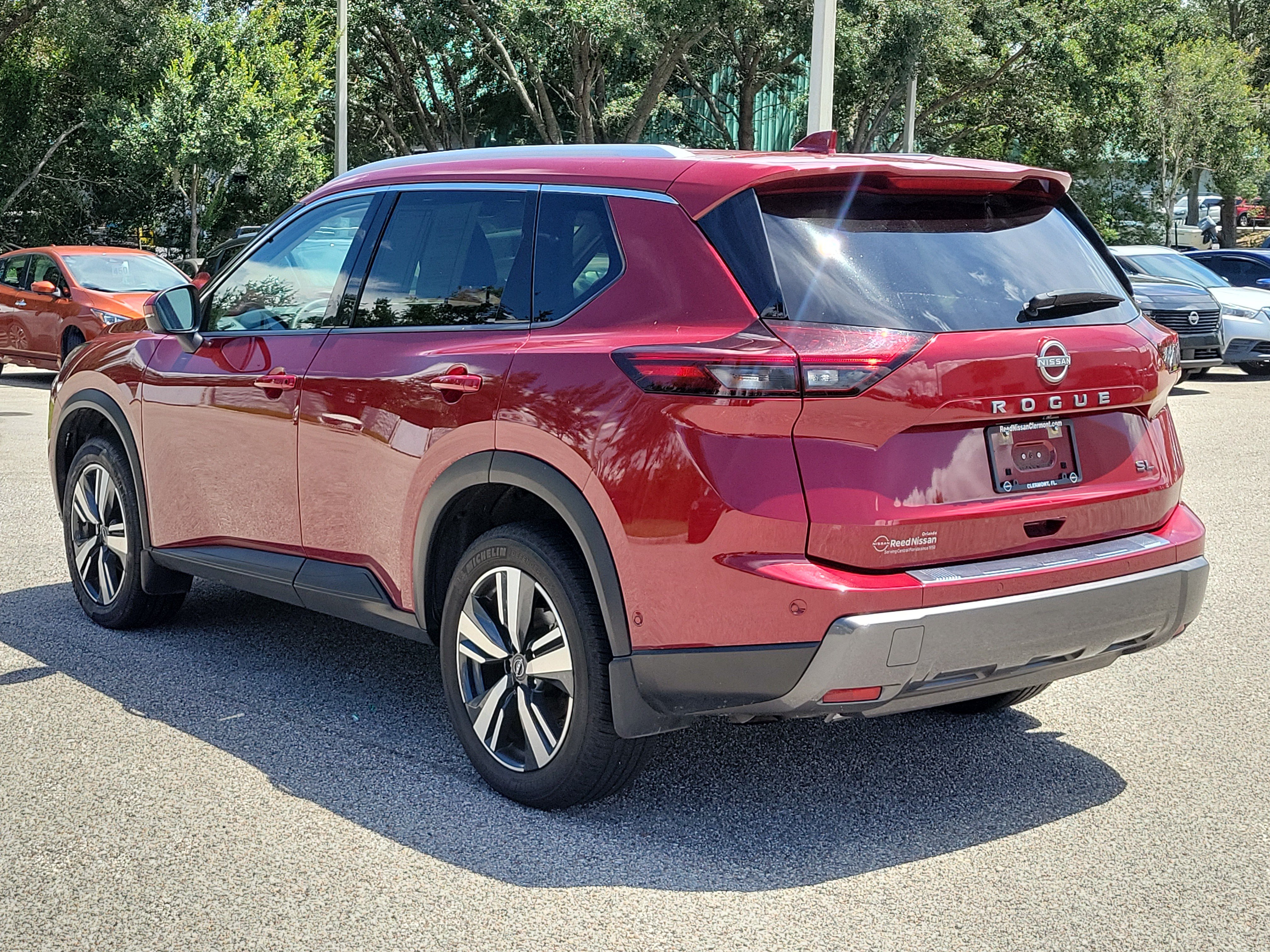Certified 2025 Nissan Rogue SL FWD image 9