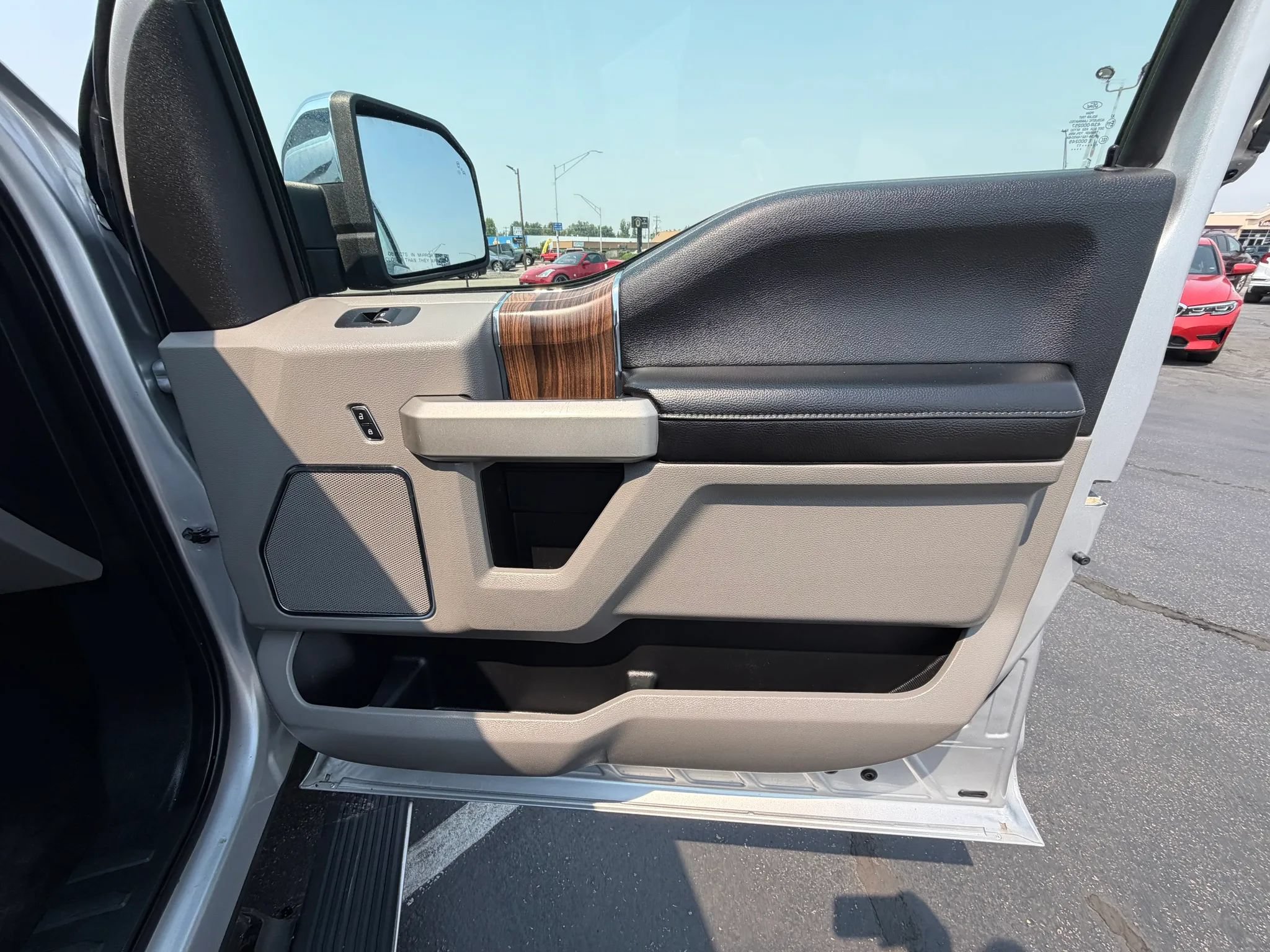 Used 2017 Ford F150 Lariat w/ Equipment Group 502A Luxury AWD/4WD image 15