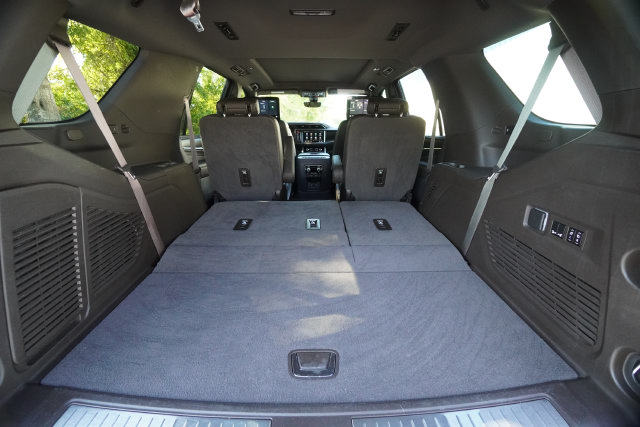 Used 2021 GMC Yukon Denali w/ Denali Ultimate Package AWD/4WD image 28
