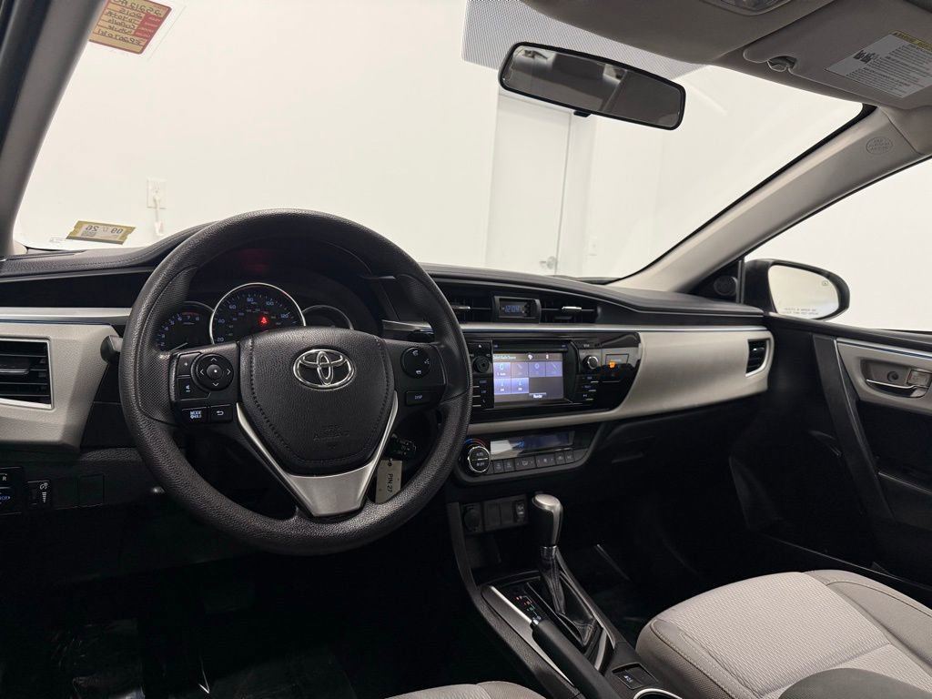 Used 2015 Toyota Corolla LE image 18