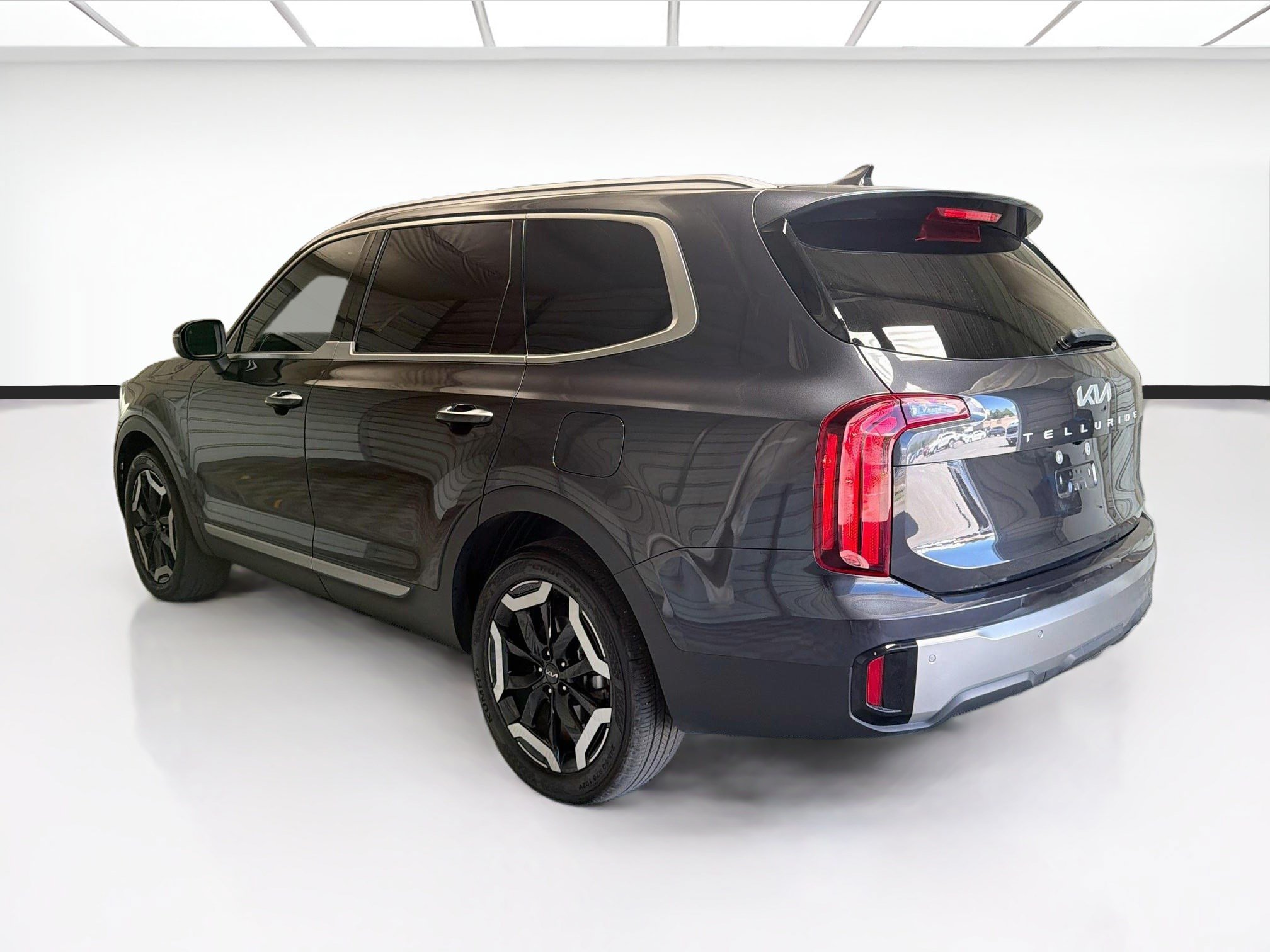 Used 2025 Kia Telluride S FWD image 6