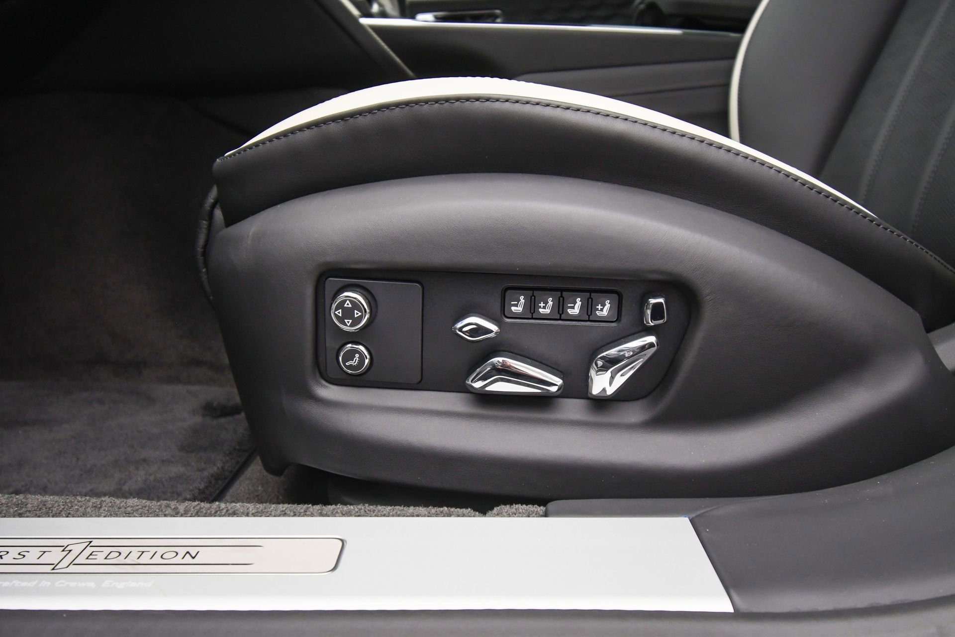 New 2025 Bentley Flying Spur Plug-In Hybrid image 40