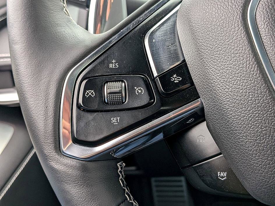 Used 2024 Chevrolet Corvette Stingray Preferred Conv w/ 2LT image 17