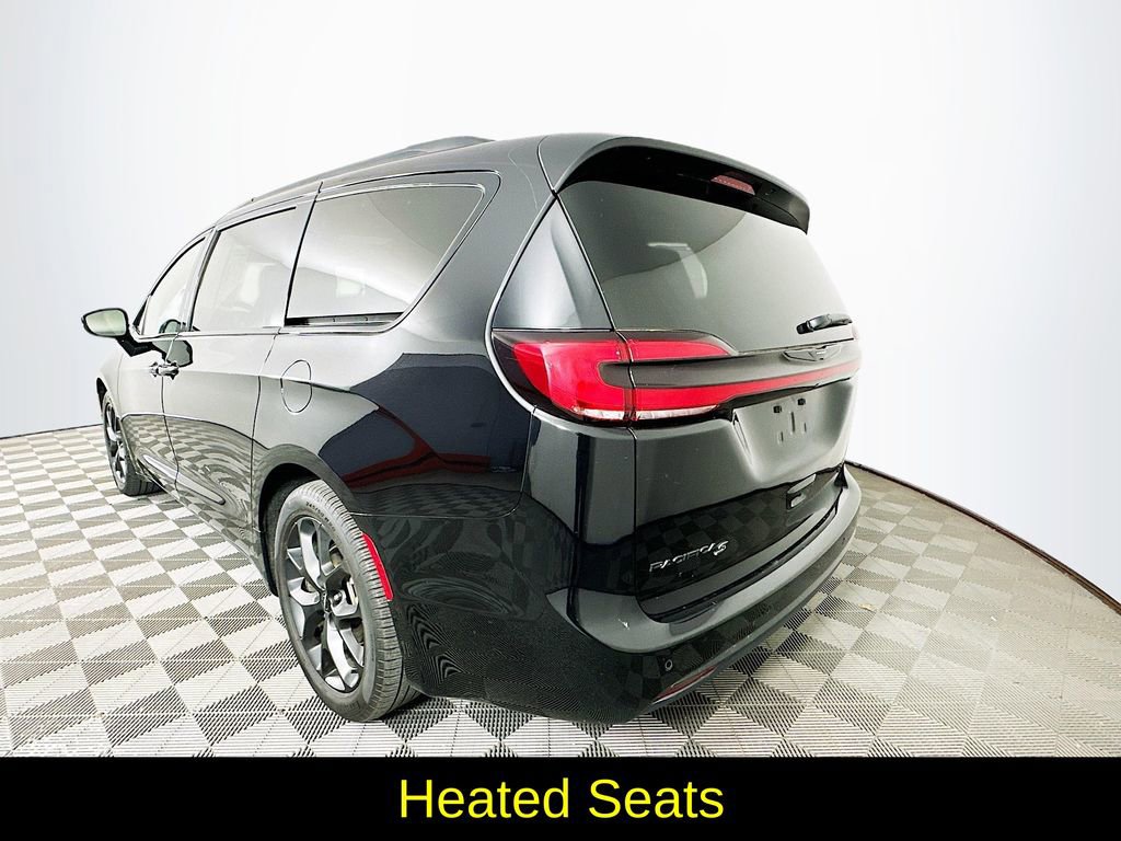 Used 2025 Chrysler Pacifica Limited FWD image 7