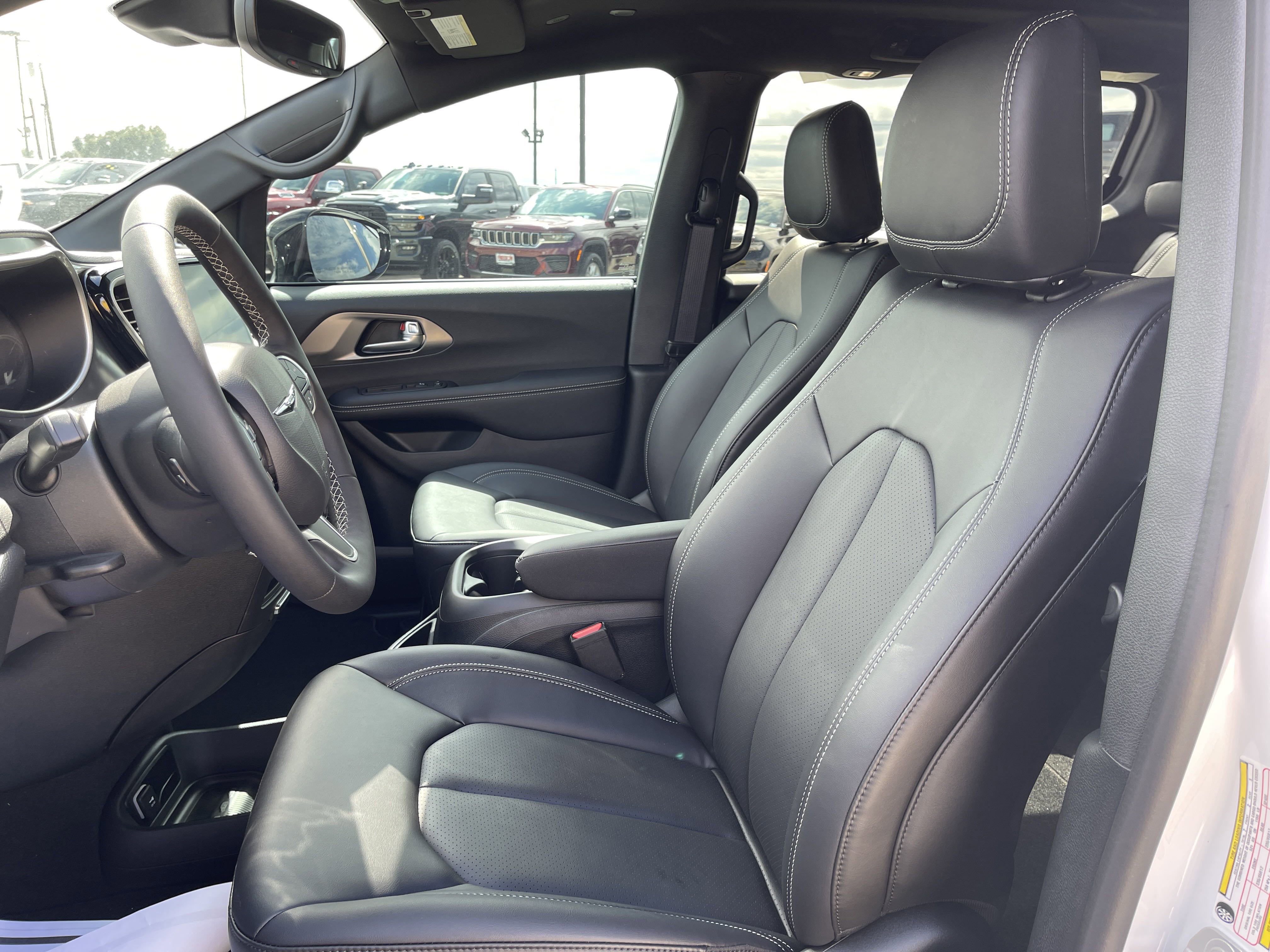 New 2026 Chrysler Pacifica Select FWD image 34