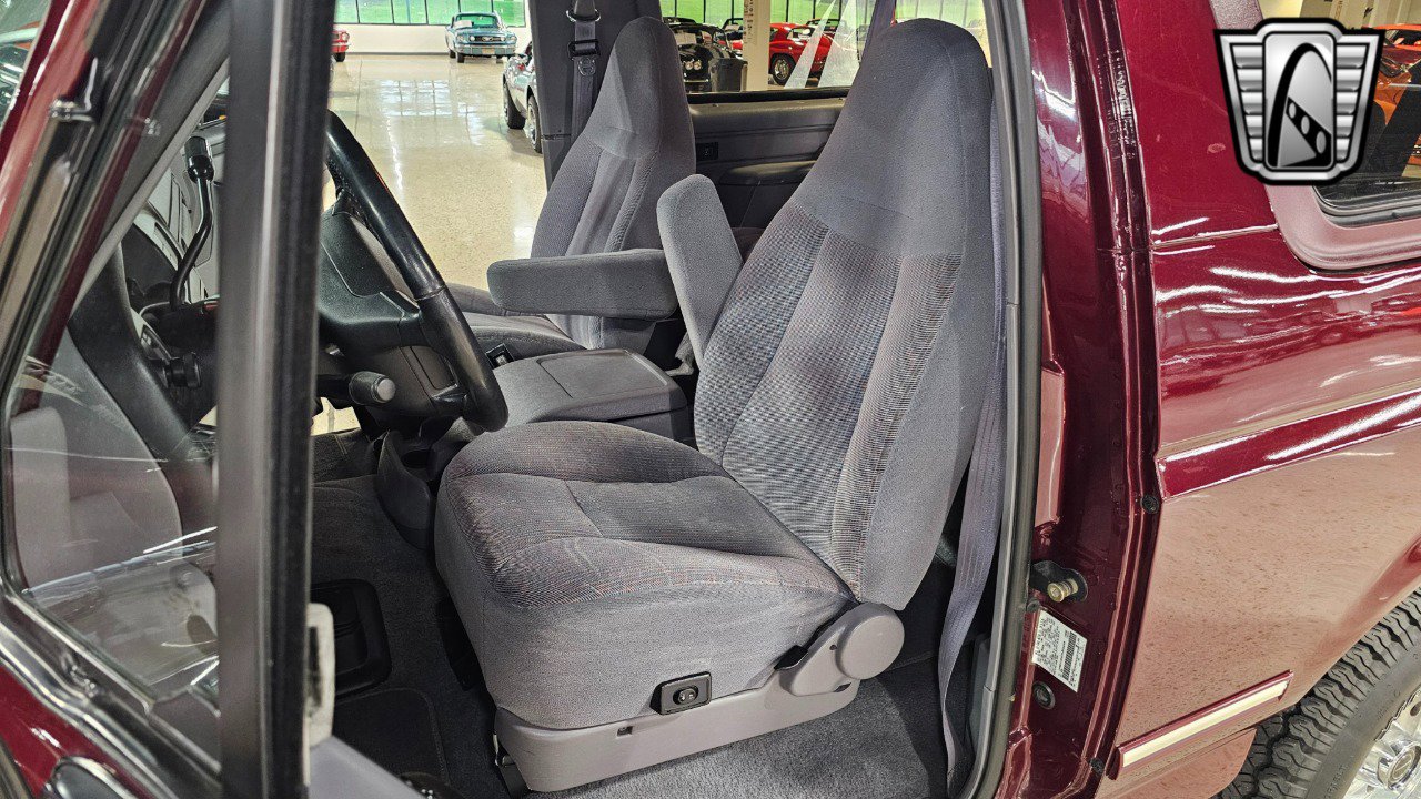 Used 1996 Ford Bronco XLT image 24