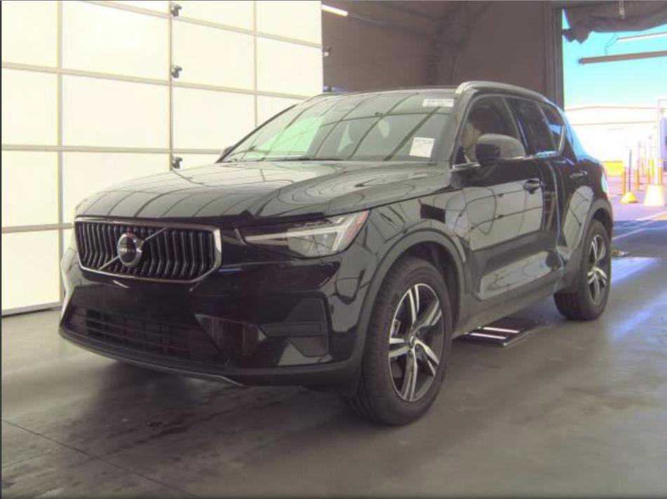 Used 2025 Volvo XC40 B5 Core image 36