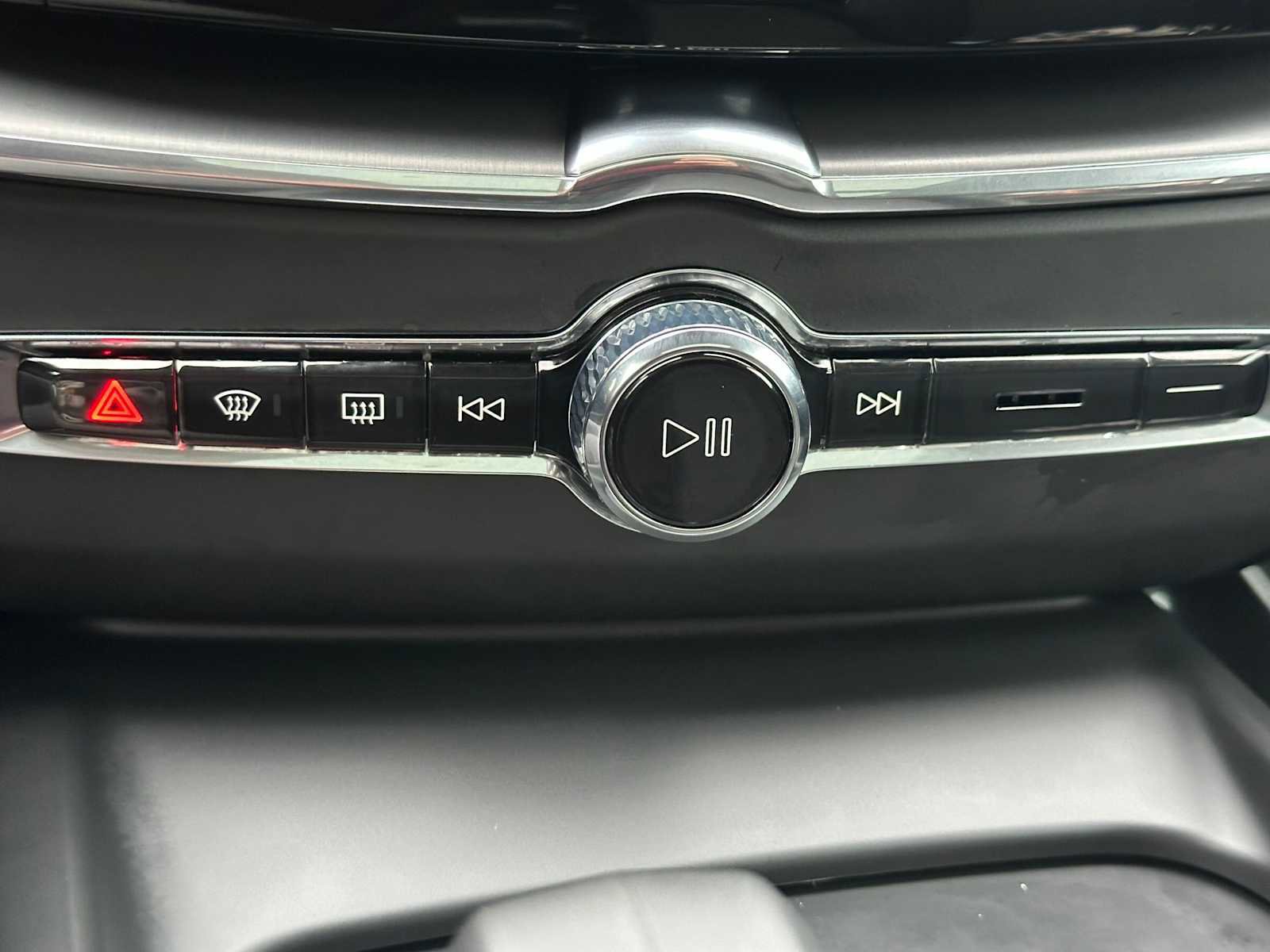 Used 2025 Volvo XC60 B5 Core w/ Protection Package Premier image 29