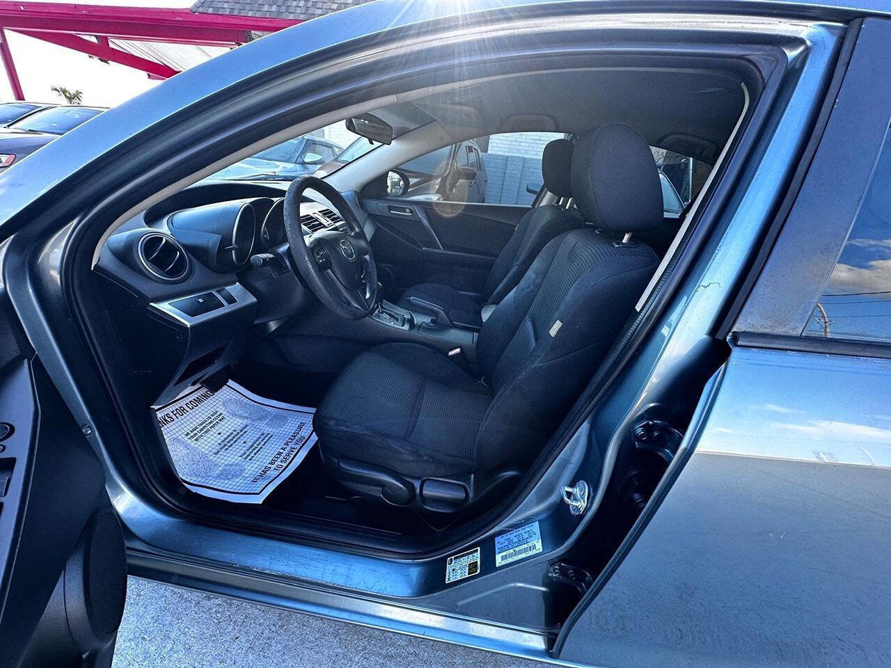 Used 2013 MAZDA MAZDA3 i SV FWD image 5