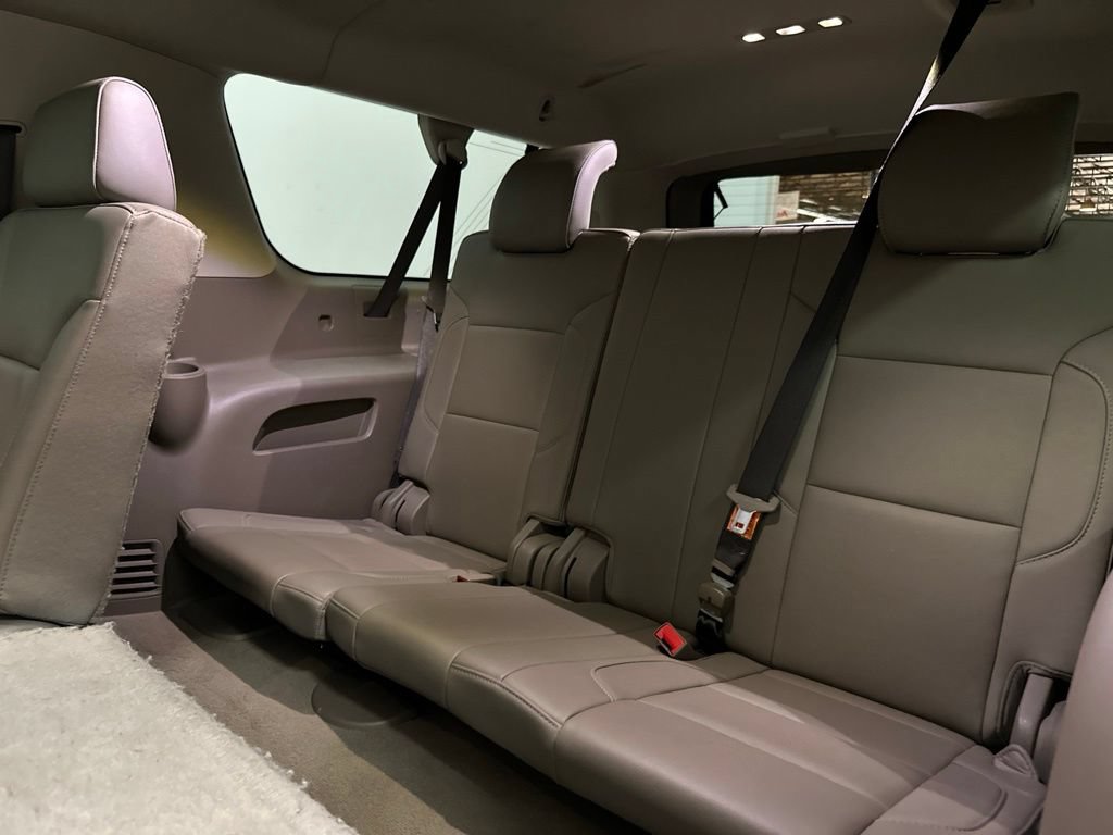 Used 2020 Chevrolet Suburban LT w/ Luxury Package RWD image 55