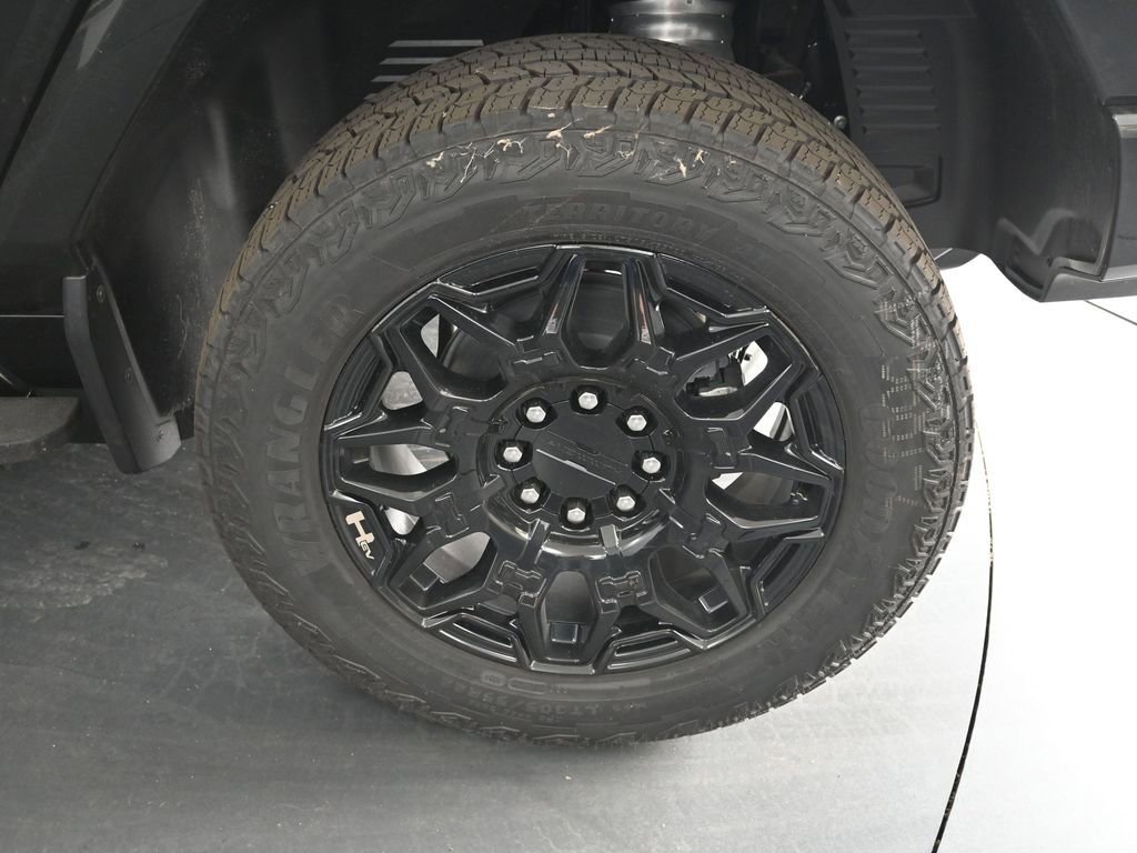 New 2025 GMC Hummer EV 2X w/ LPO, Dark Essentials Package image 11