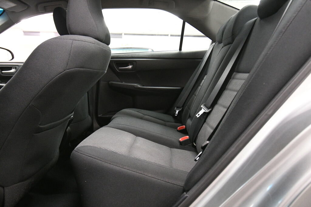 Used 2017 Toyota Camry LE image 20