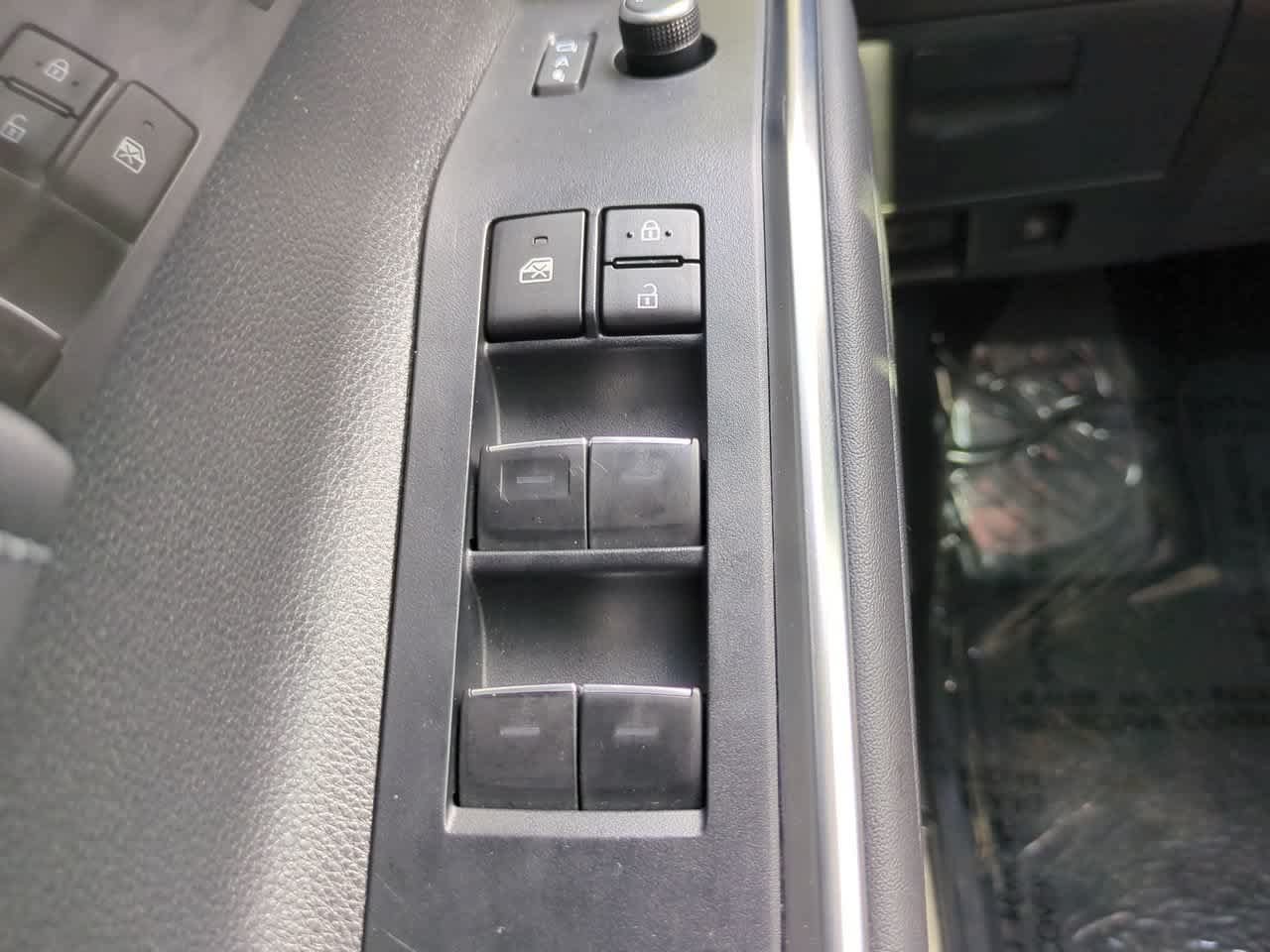 Certified 2024 Toyota Highlander Platinum AWD/4WD image 24