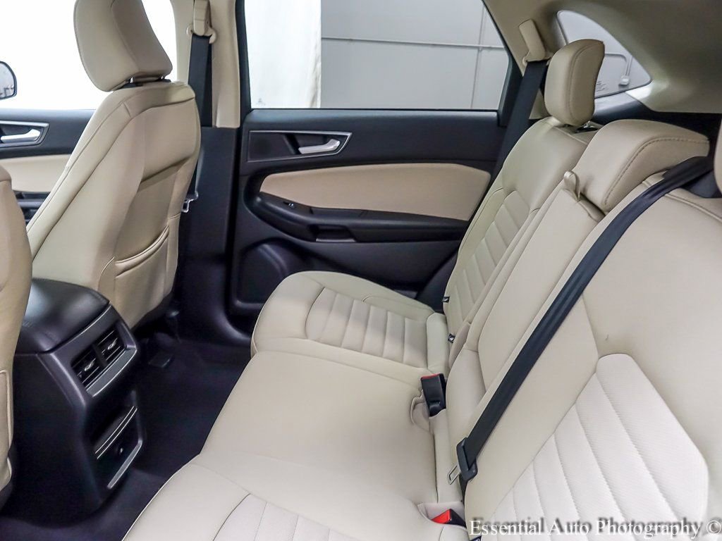 Used 2024 Ford Edge SE w/ Black Appearance Package image 12