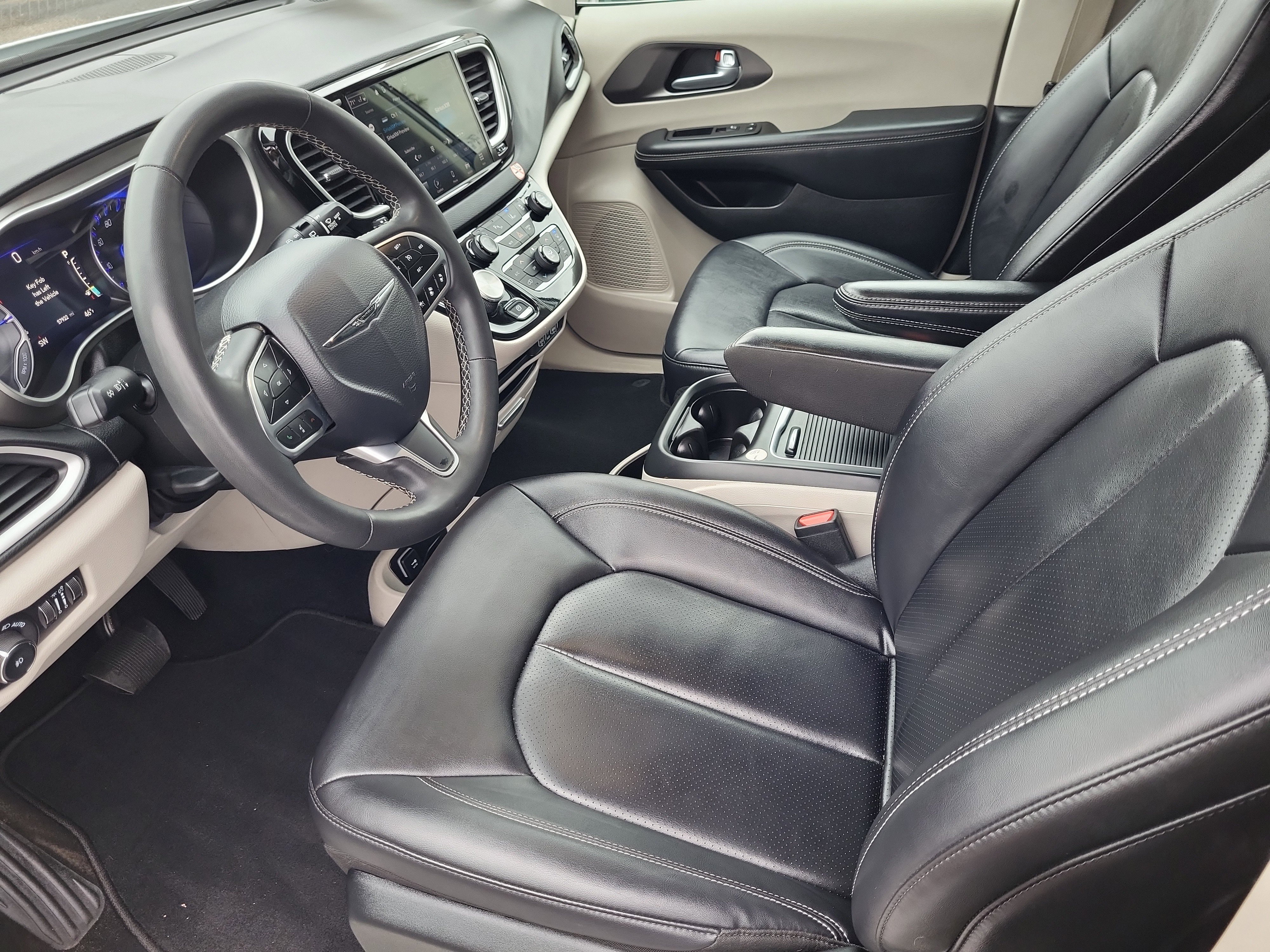 Used 2024 Chrysler Pacifica Touring-L image 23