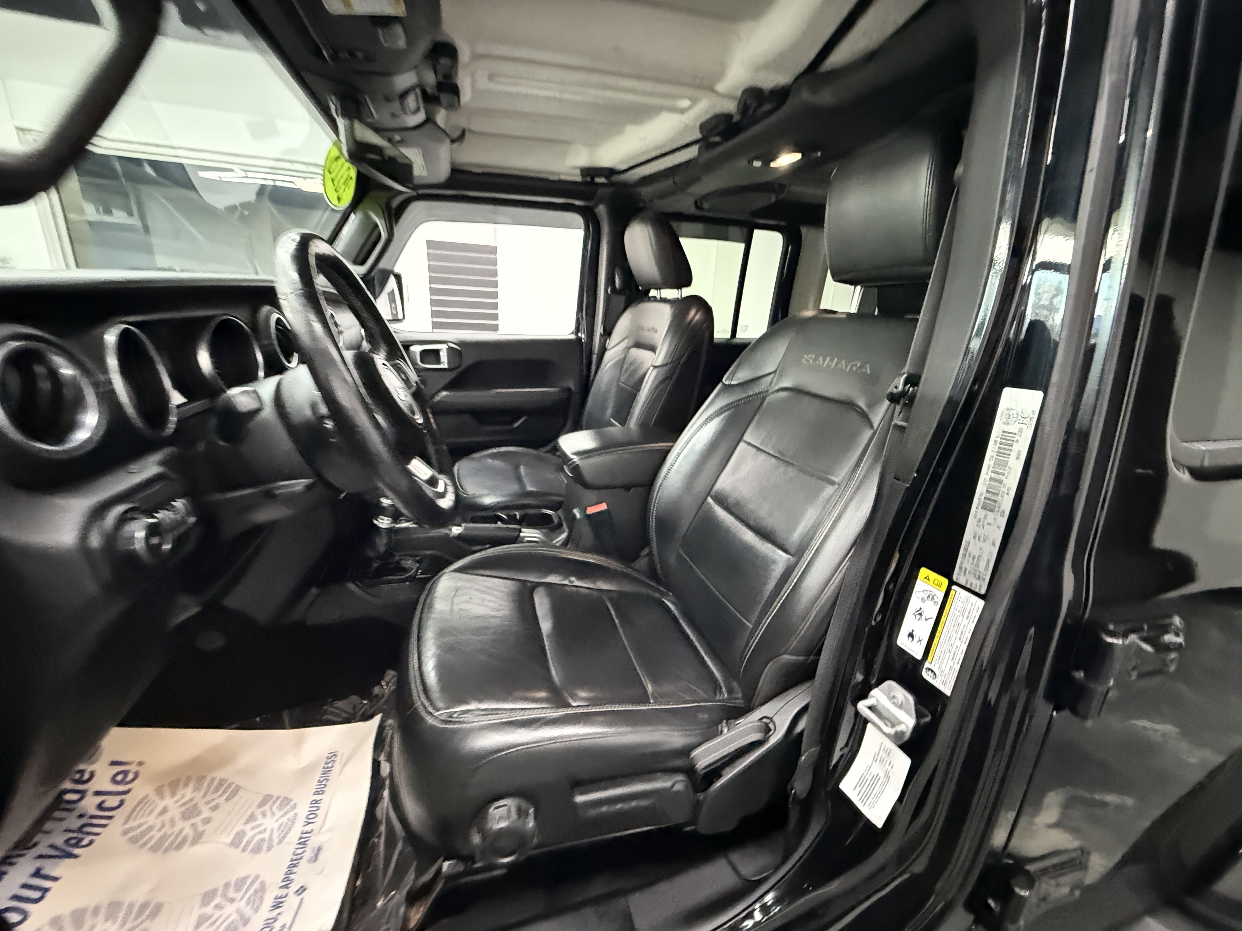 Used 2018 Jeep Wrangler Unlimited Sahara w/ Uconnect 4C Nav & Sound Group AWD/4WD image 11