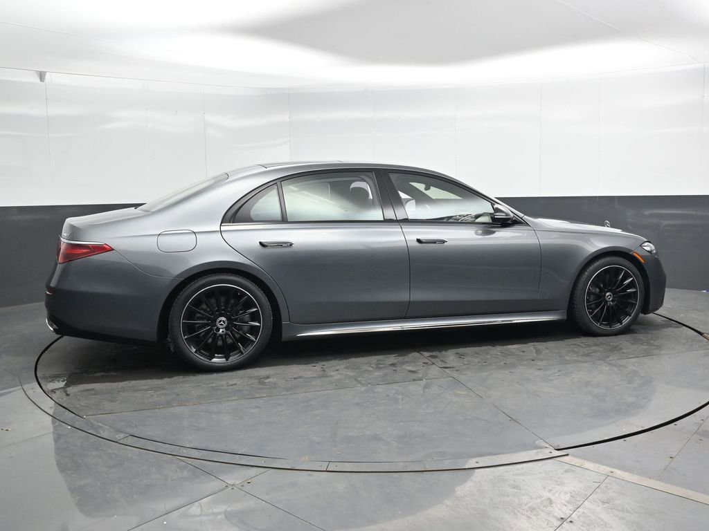 Used 2023 Mercedes-Benz S 580e 4MATIC Sedan image 3