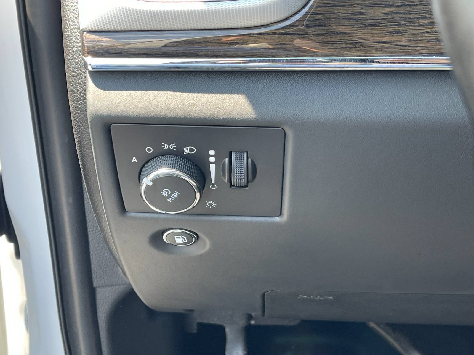 Used 2020 Jeep Grand Cherokee Summit AWD/4WD image 31