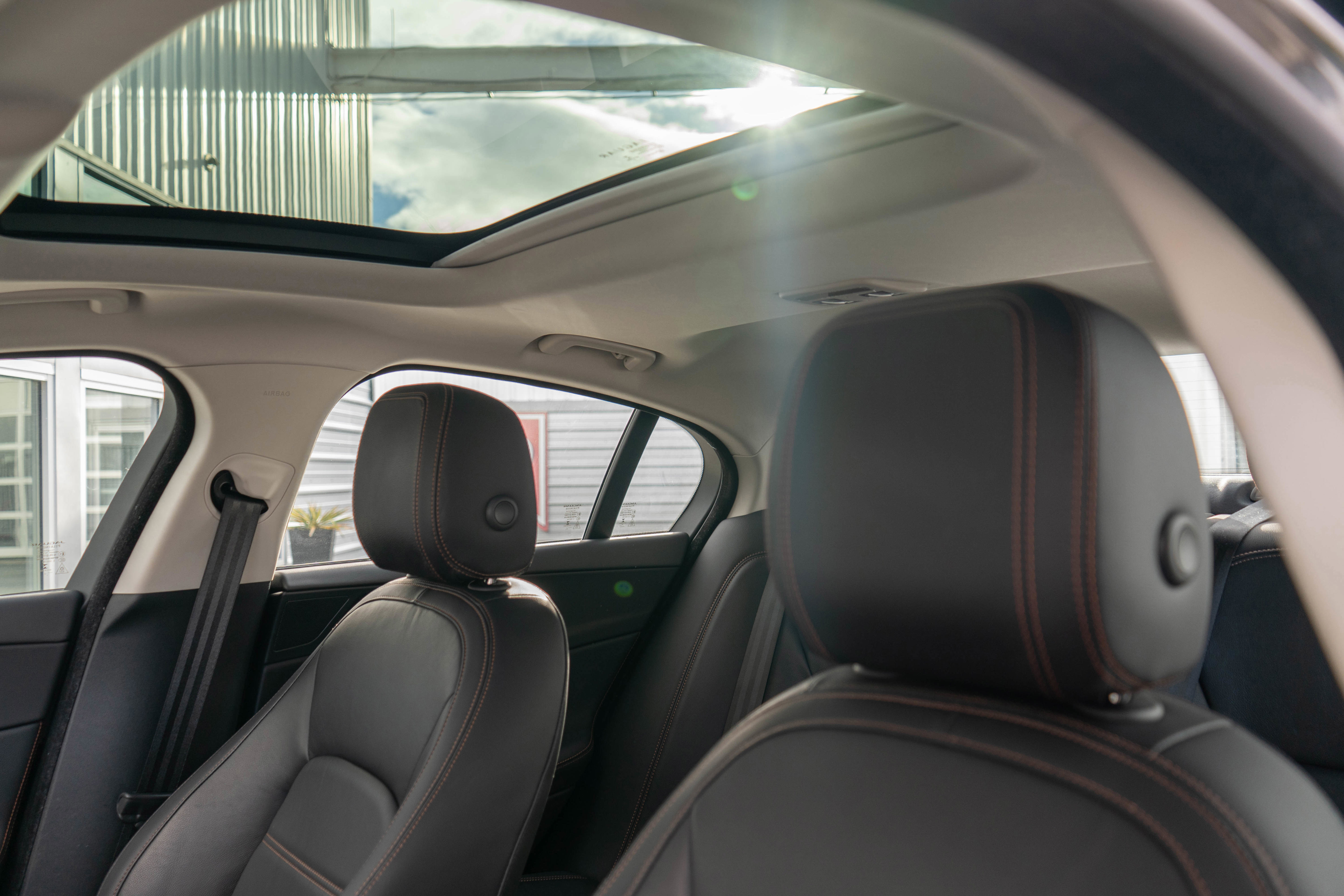 Used 2018 Jaguar XE Prestige image 23