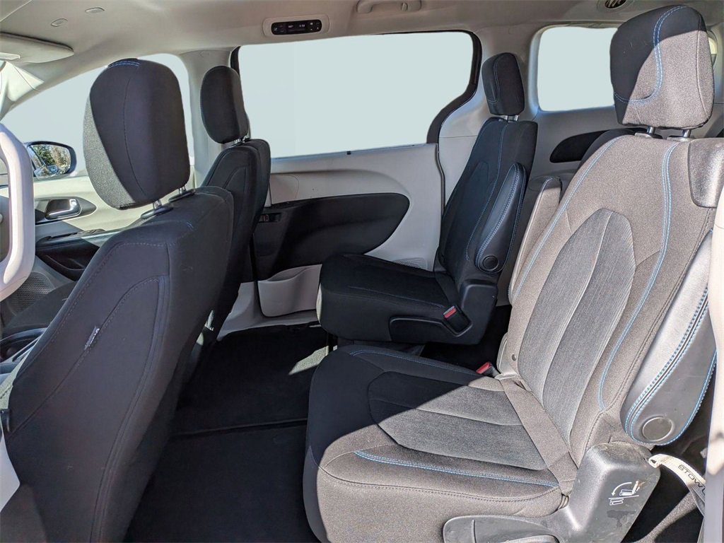 Used 2021 Chrysler Pacifica Touring image 48