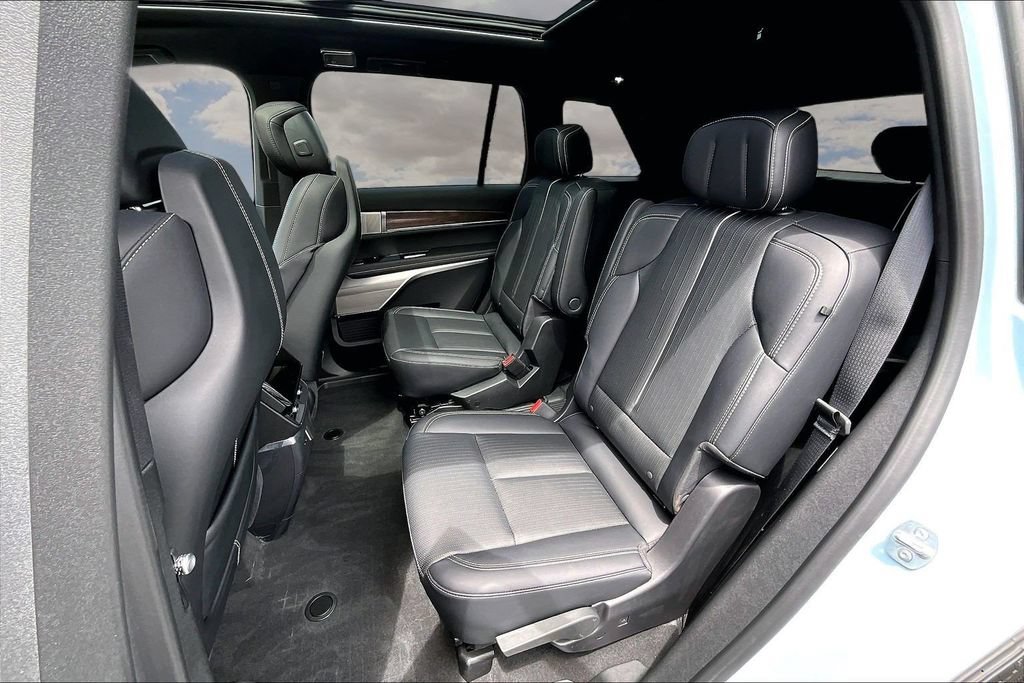 Certified 2026 Cadillac Vistiq Premium Luxury w/ LPO, Floor Liner Package AWD/4WD image 22