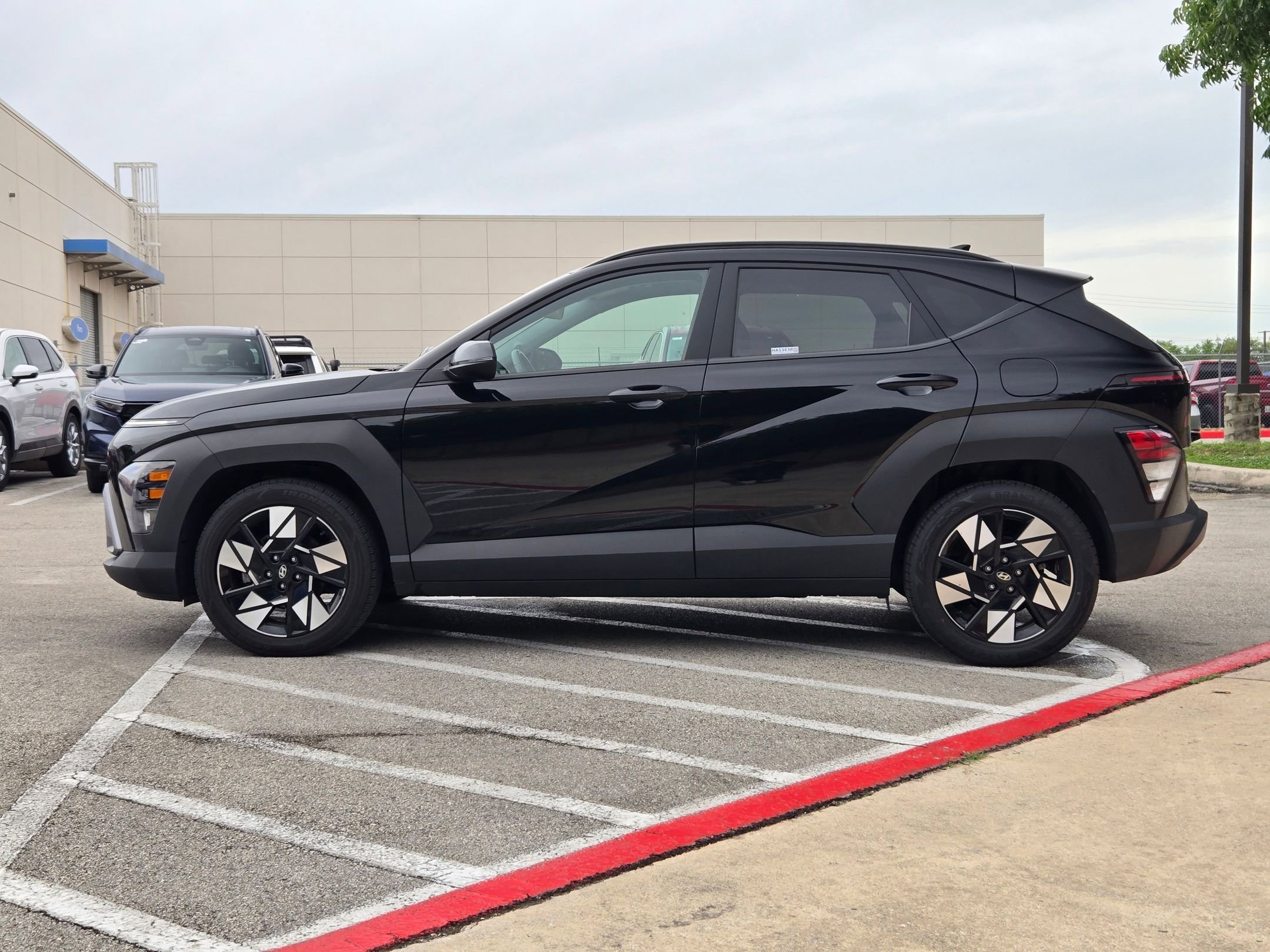 Used 2025 Hyundai Kona SEL FWD image 6