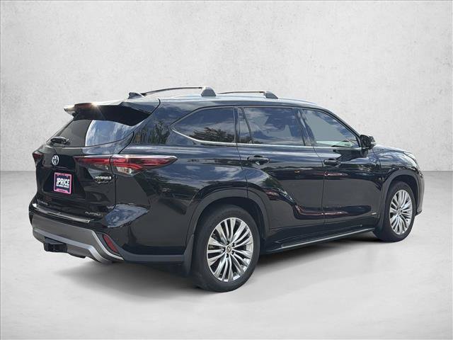 Used 2024 Toyota Highlander Platinum AWD/4WD image 5