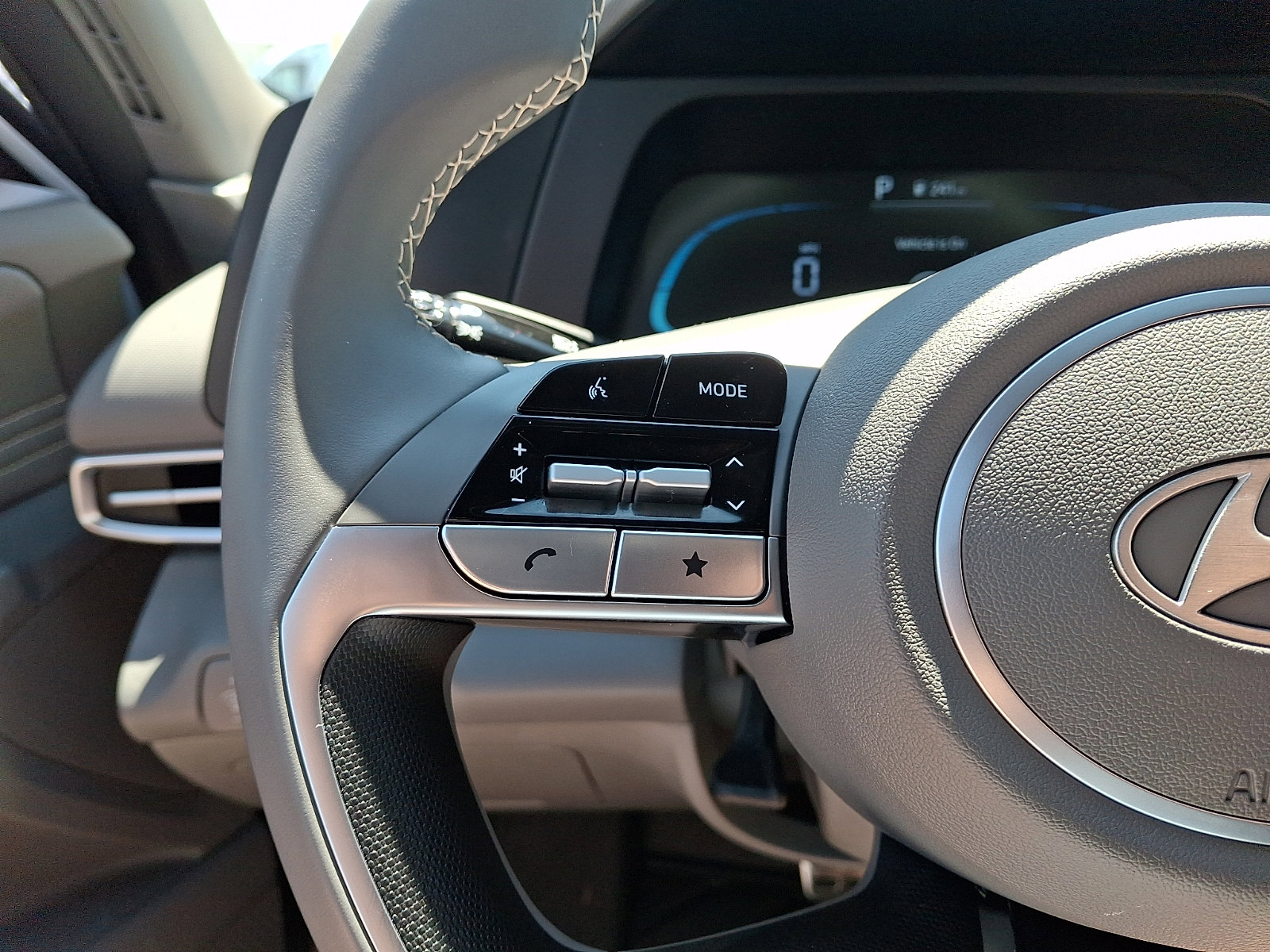 Certified 2025 Hyundai Elantra Sport FWD image 21