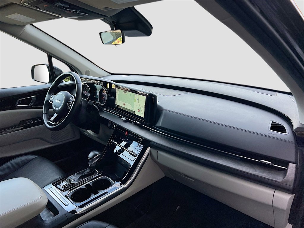Used 2024 Kia Carnival EX image 29