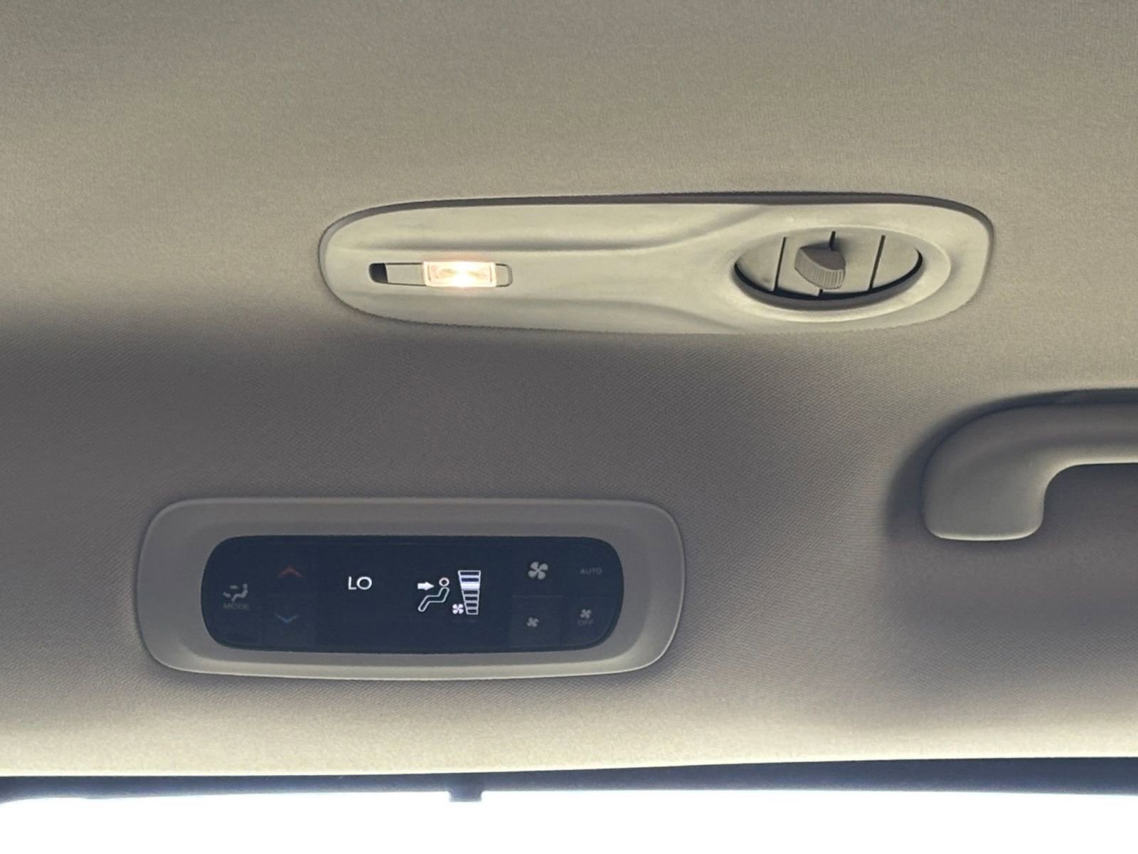 Used 2024 Chrysler Pacifica Touring-L image 24