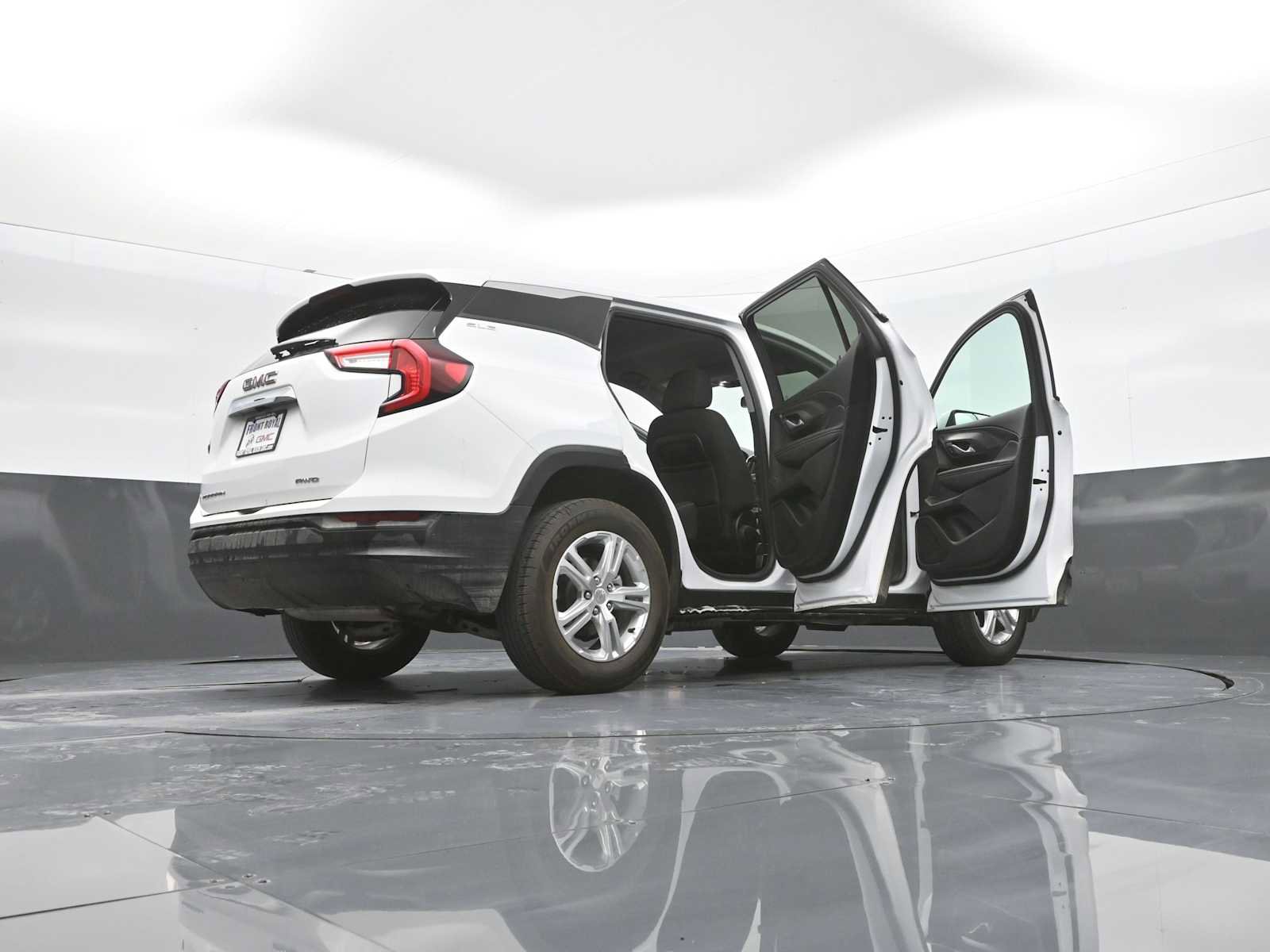 Used 2024 GMC Terrain SLE AWD/4WD image 47