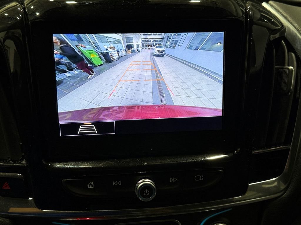 Used 2020 Chevrolet Traverse LT w/ LPO, Blackout Package image 20