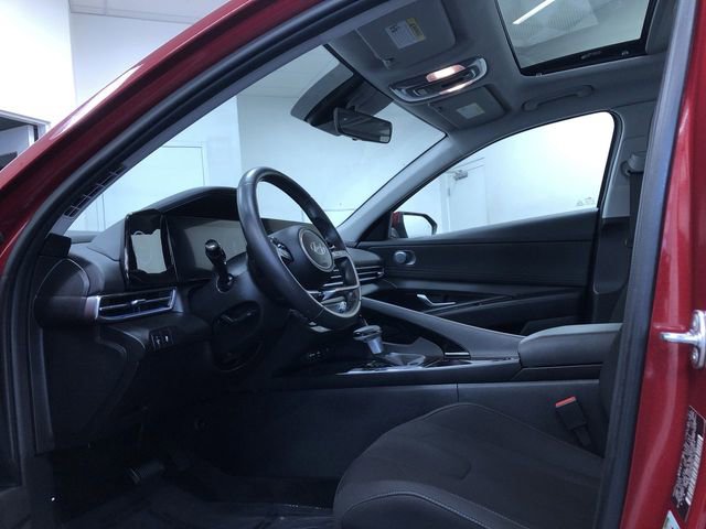 Used 2025 Hyundai Elantra SEL image 11