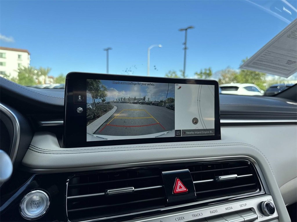 Used 2025 Genesis G70 2.5T image 12