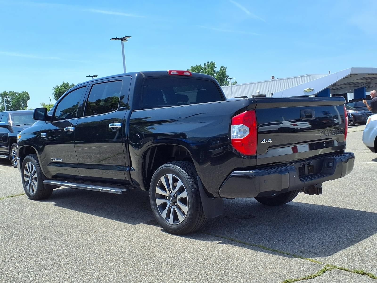 Used 2018 Toyota Tundra Limited w/ Limited Premium Package AWD/4WD image 7