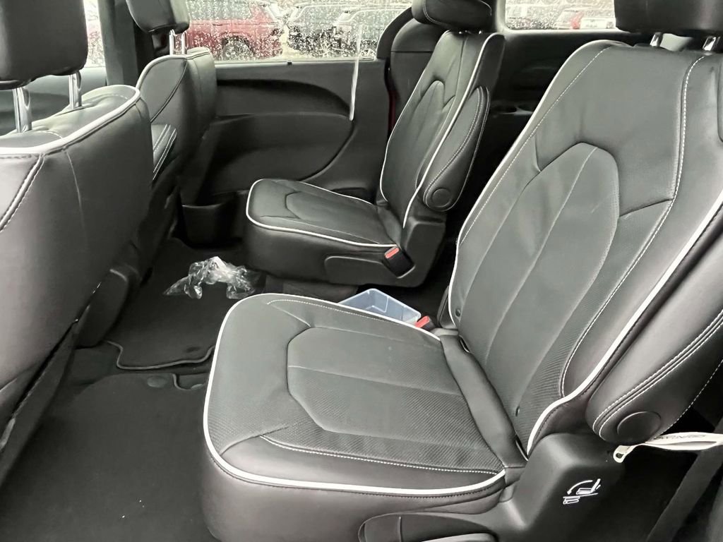 New 2026 Chrysler Pacifica Limited w/ S Appearance Package image 10